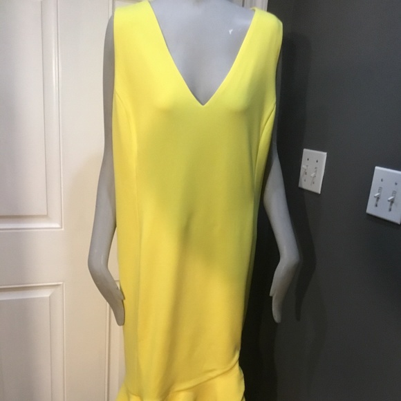 YELLOW PLUS SIZE SLEEVELESS BLAKE DRESS - Picture 3 of 4